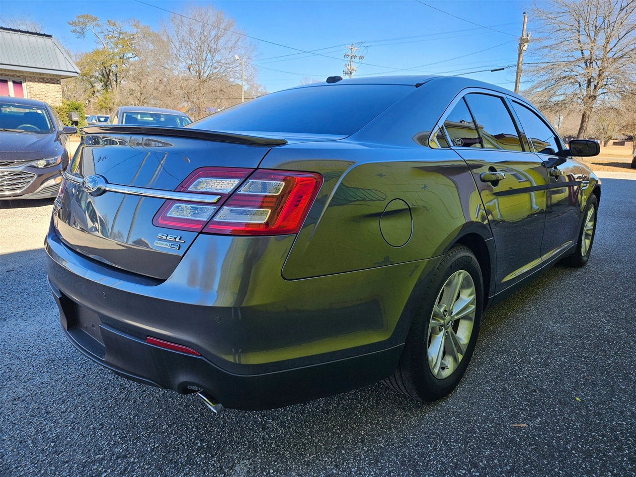 Ford Taurus 4dr Sdn SEL FWD 2016