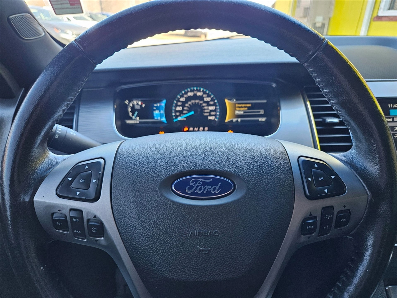 Ford Taurus 4dr Sdn SEL FWD 2016