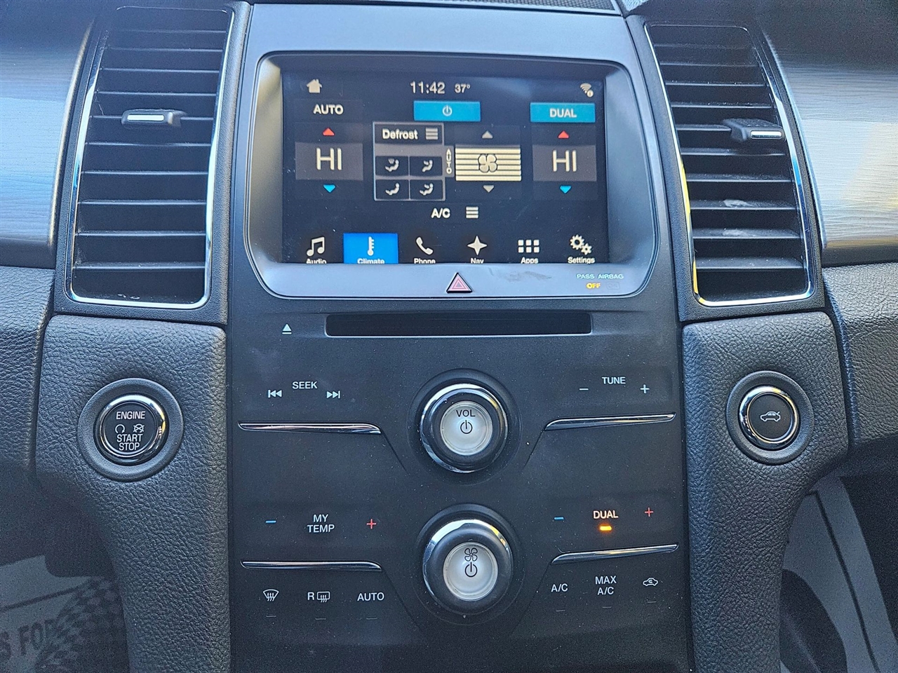 Ford Taurus 4dr Sdn SEL FWD 2016