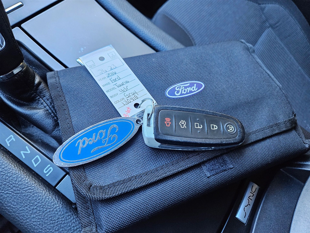 Ford Taurus 4dr Sdn SEL FWD 2016