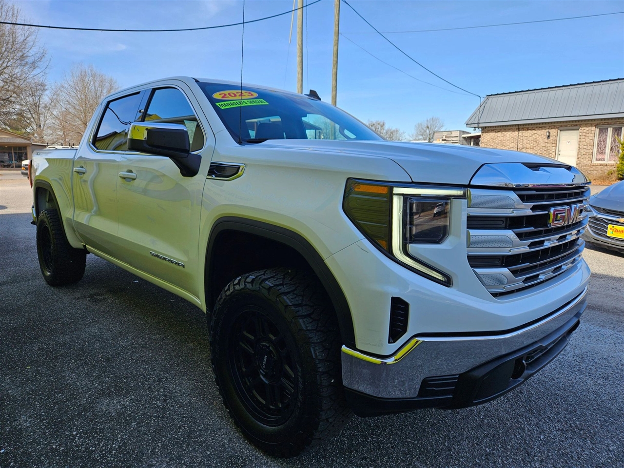 GMC Sierra 1500 4WD Crew Cab 147" SLE 2023