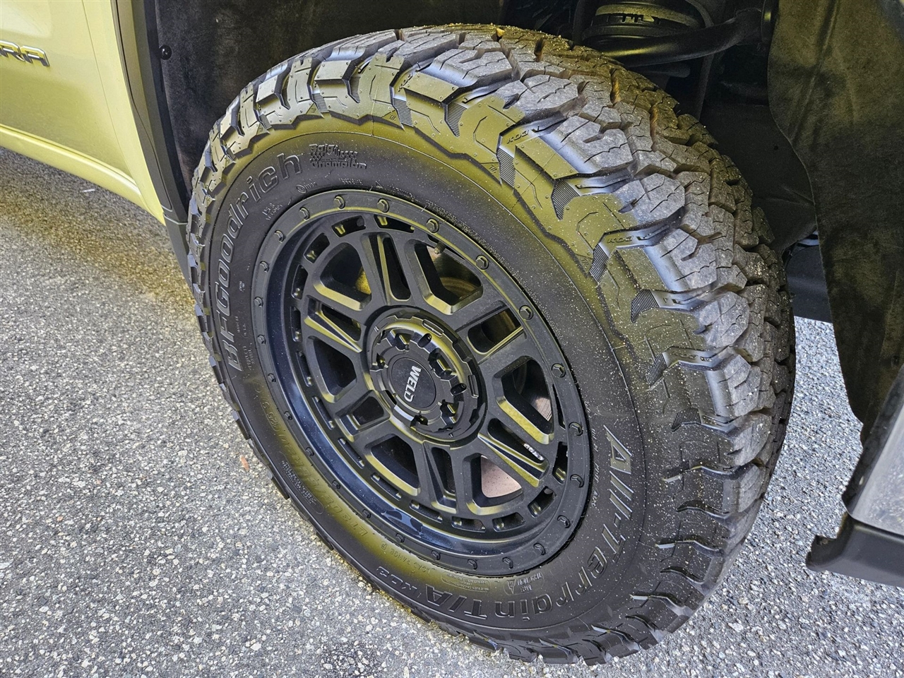 GMC Sierra 1500 4WD Crew Cab 147" SLE 2023