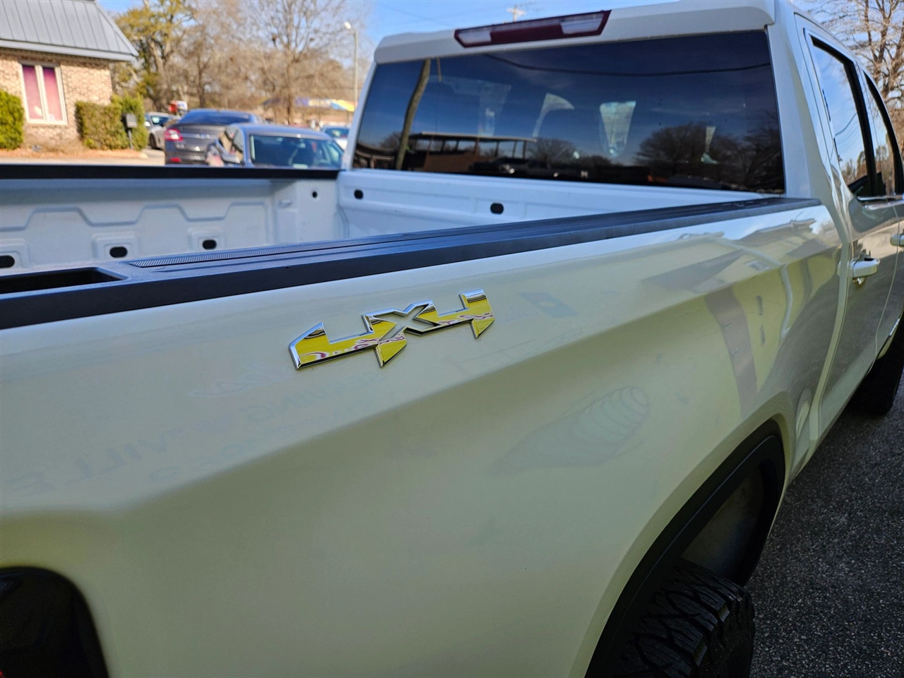 GMC Sierra 1500 4WD Crew Cab 147" SLE 2023