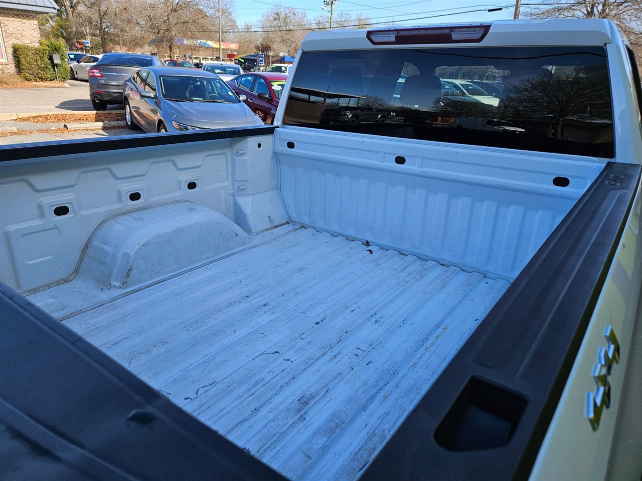 GMC Sierra 1500 4WD Crew Cab 147" SLE 2023