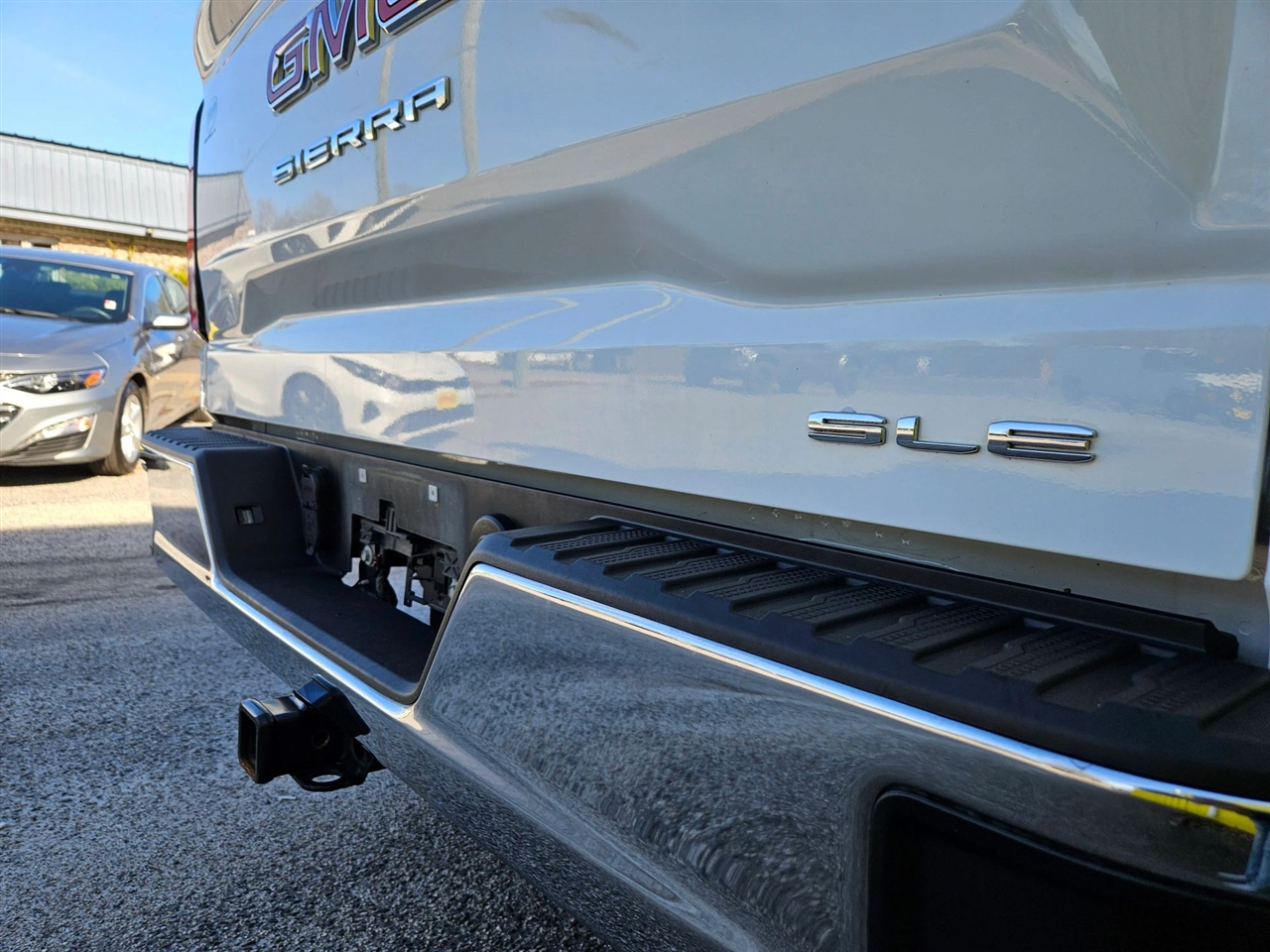 GMC Sierra 1500 4WD Crew Cab 147" SLE 2023