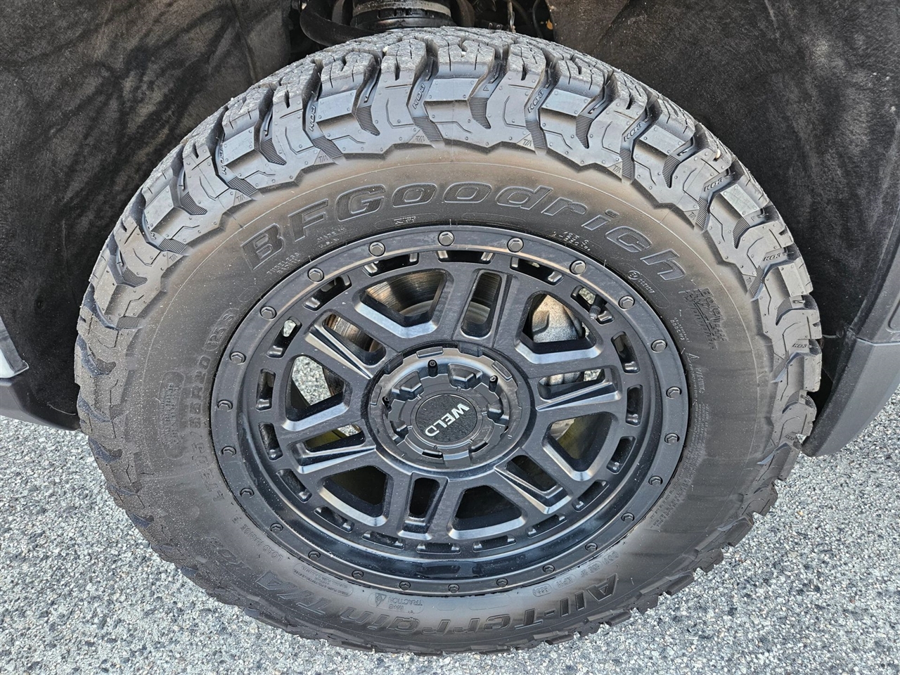 GMC Sierra 1500 4WD Crew Cab 147" SLE 2023