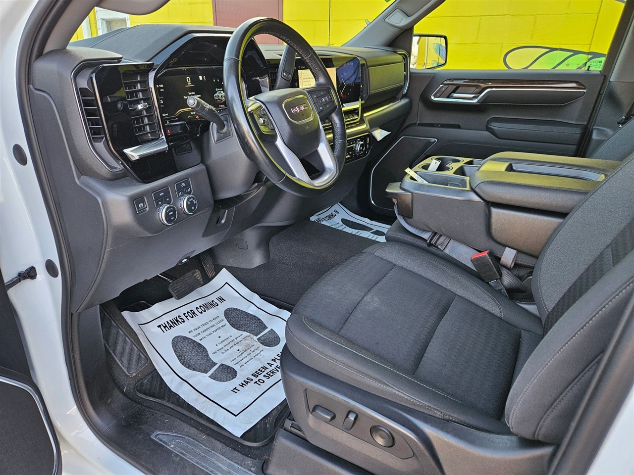 GMC Sierra 1500 4WD Crew Cab 147" SLE 2023