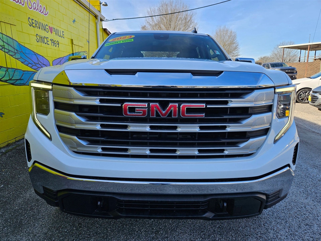 GMC Sierra 1500 4WD Crew Cab 147" SLE 2023