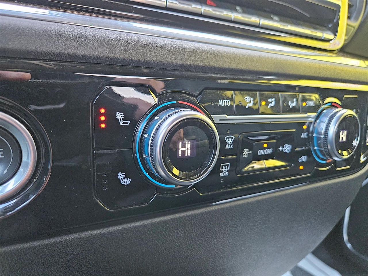 GMC Sierra 1500 4WD Crew Cab 147" SLE 2023