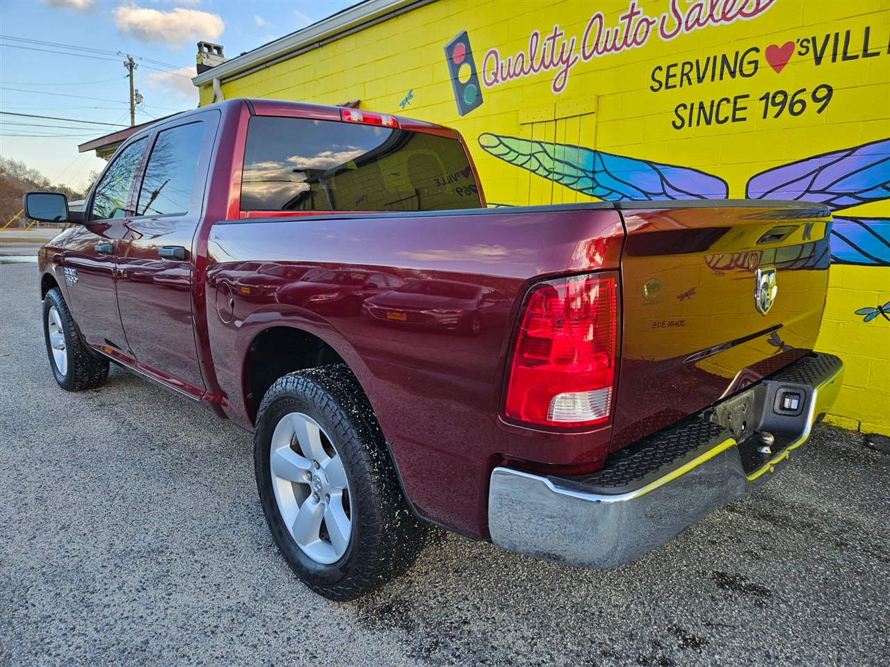 RAM 1500 Classic Tradesman 4x2 Crew Cab 5'7" Box 2022