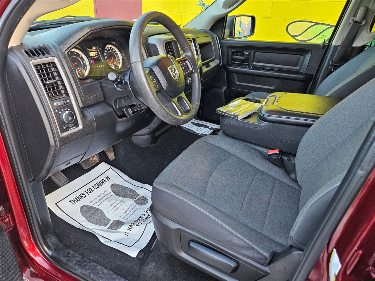 RAM 1500 Classic Tradesman 4x2 Crew Cab 5'7" Box 2022