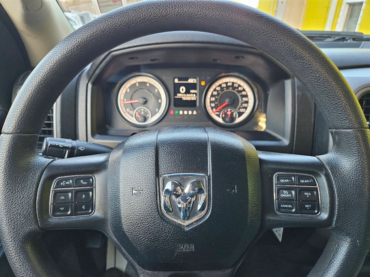 RAM 1500 Classic Tradesman 4x2 Crew Cab 5'7" Box 2022