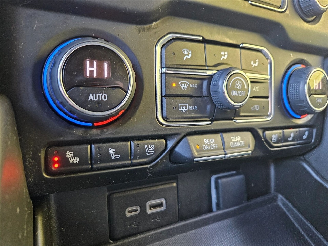 Chevrolet Suburban 2WD 4dr Premier 2023