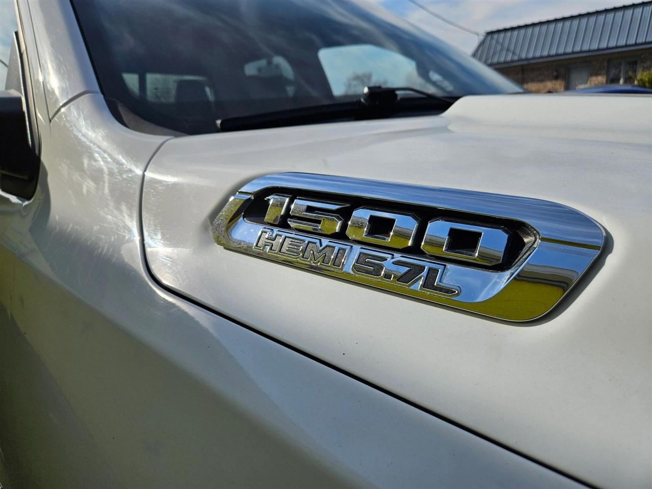 RAM 1500 Big Horn 4x4 Quad Cab 6'4" Box 2022