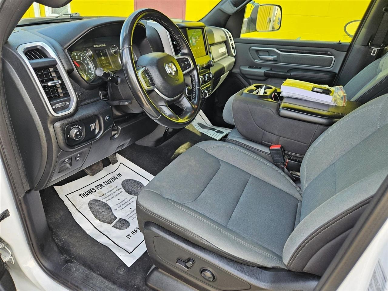 RAM 1500 Big Horn 4x4 Quad Cab 6'4" Box 2022