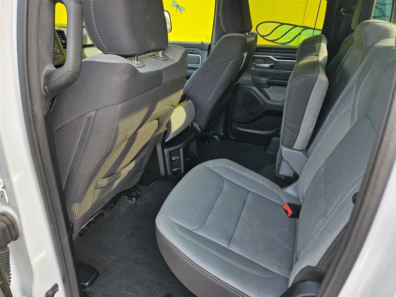 RAM 1500 Big Horn 4x4 Quad Cab 6'4" Box 2022