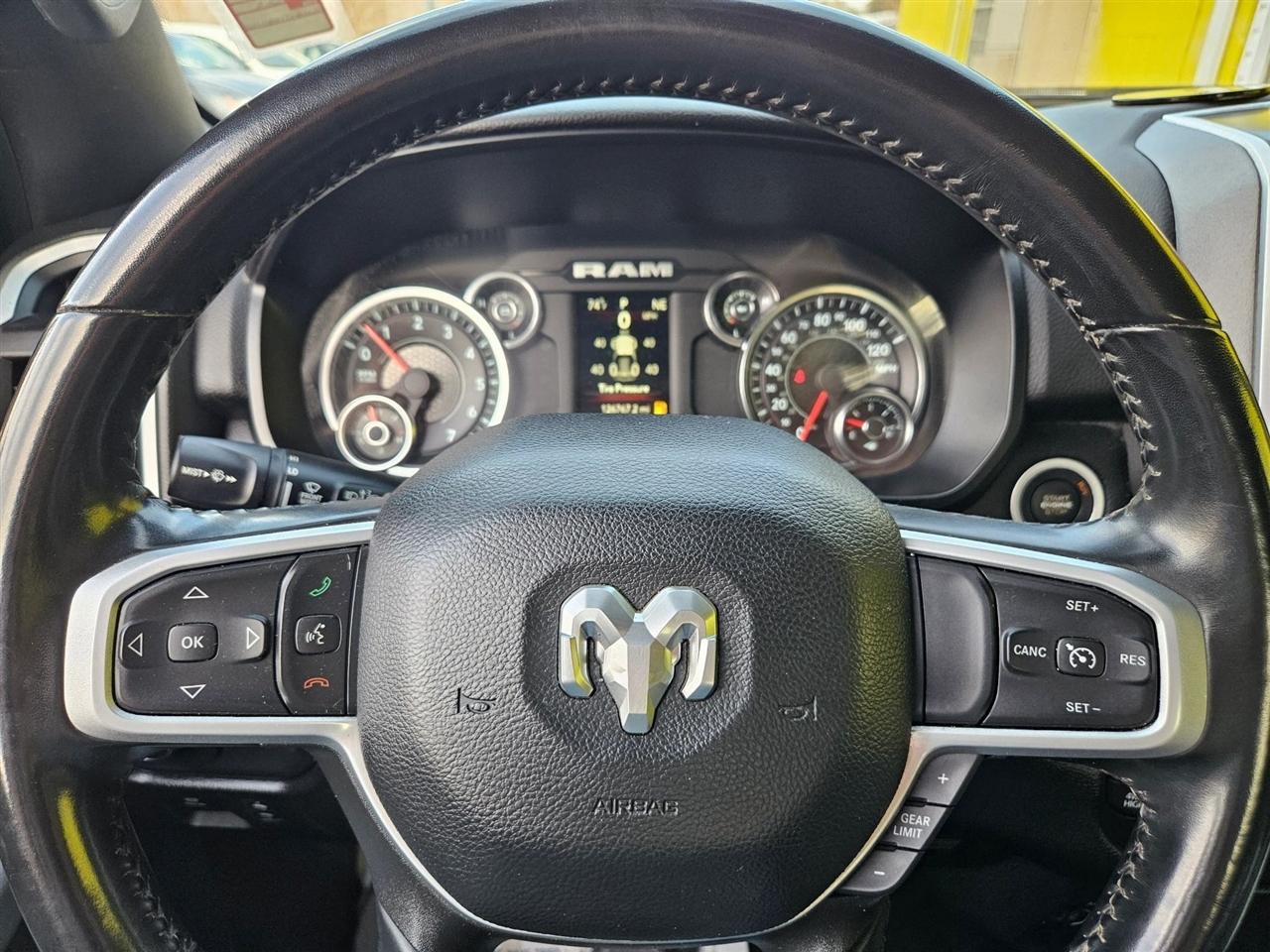 RAM 1500 Big Horn 4x4 Quad Cab 6'4" Box 2022