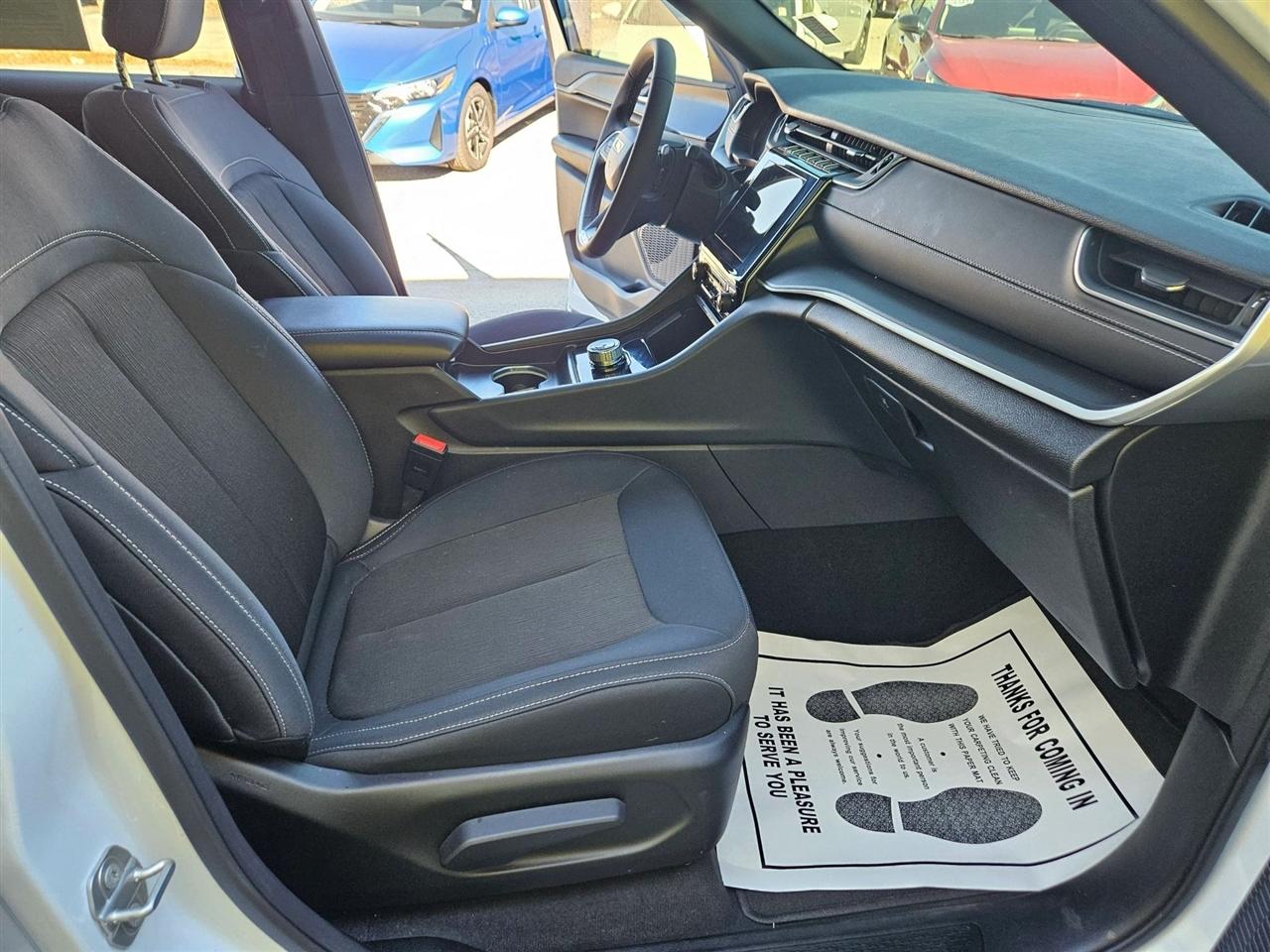 Jeep Grand Cherokee L Laredo X 4x2 2025