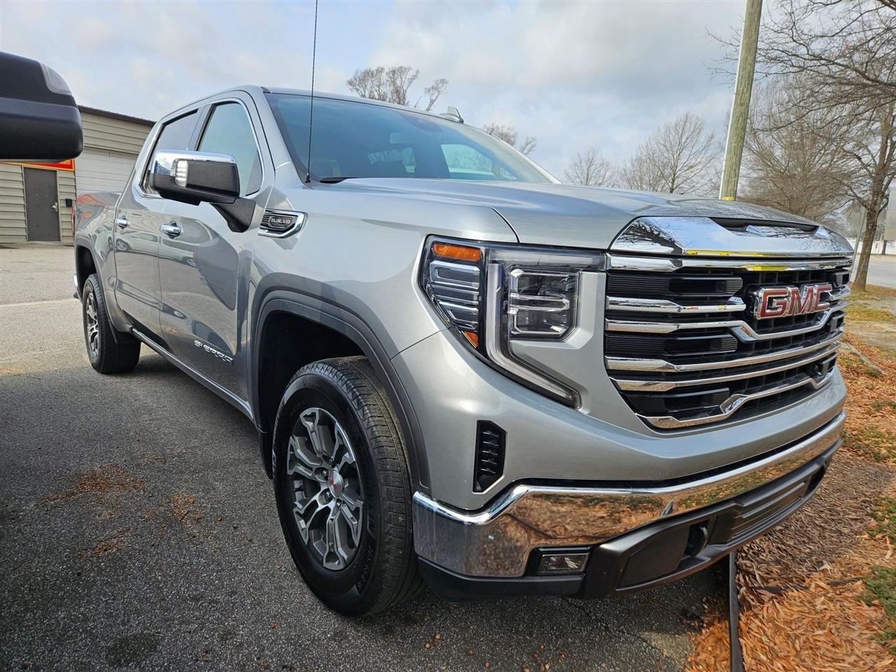 GMC Sierra 1500 2WD Crew Cab 147" SLT 2025