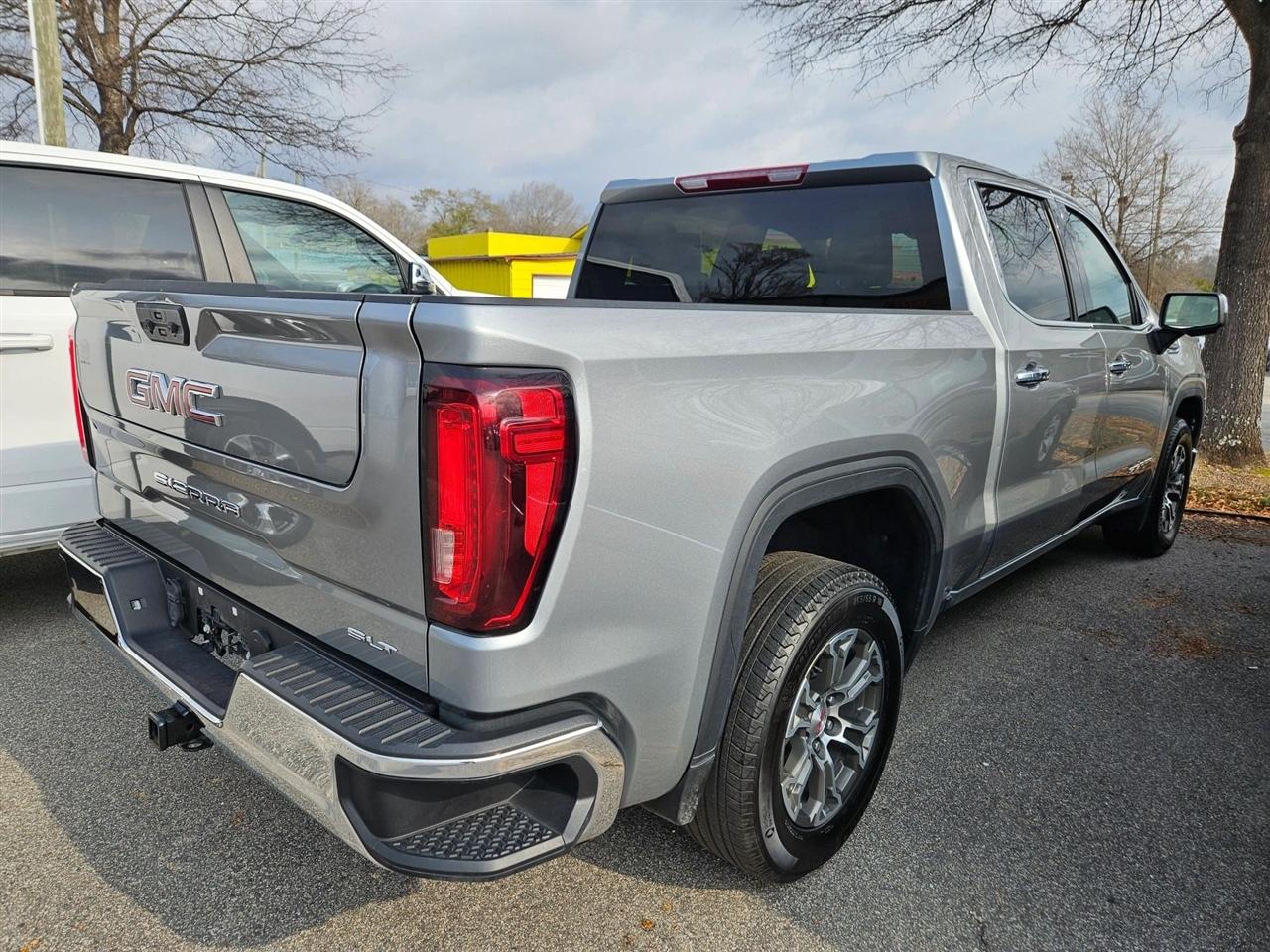 GMC Sierra 1500 2WD Crew Cab 147" SLT 2025