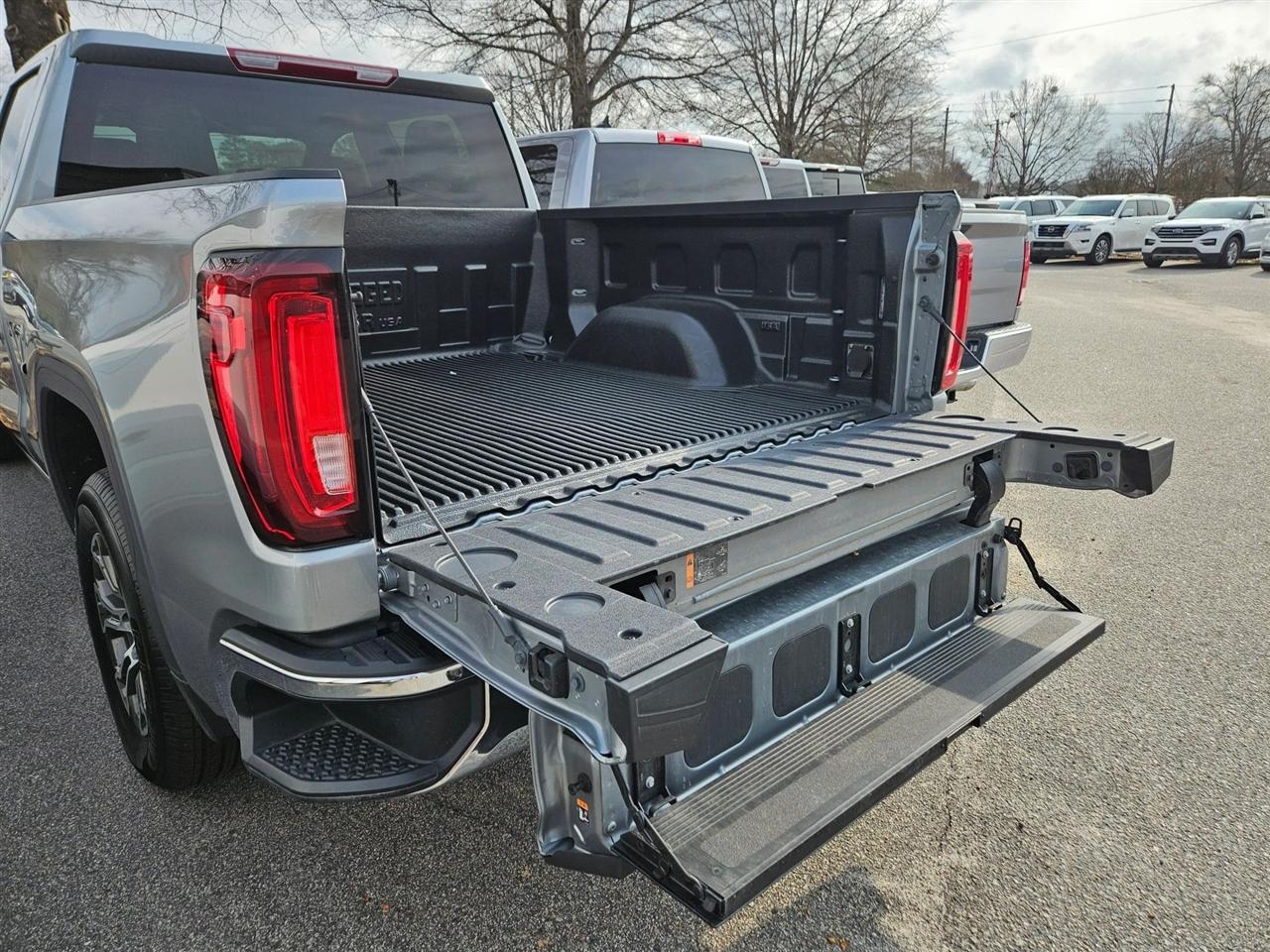 GMC Sierra 1500 2WD Crew Cab 147" SLT 2025