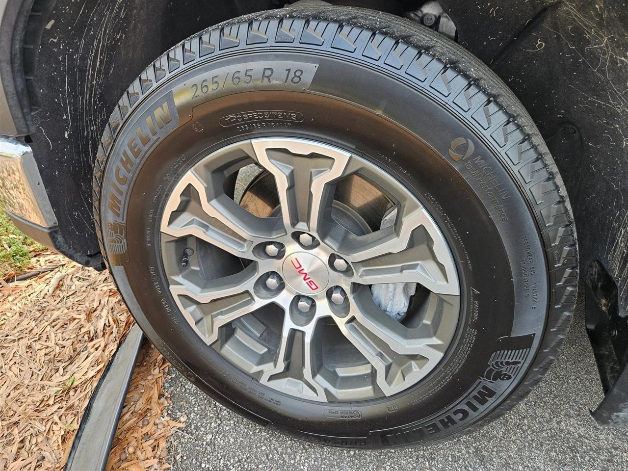 GMC Sierra 1500 2WD Crew Cab 147" SLT 2025