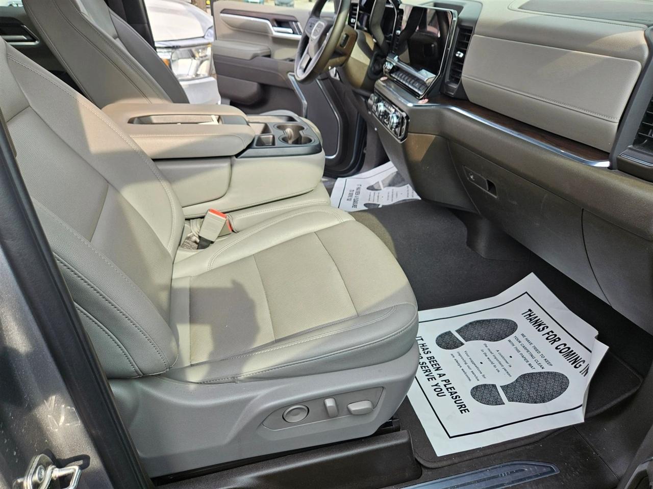 GMC Sierra 1500 2WD Crew Cab 147" SLT 2025