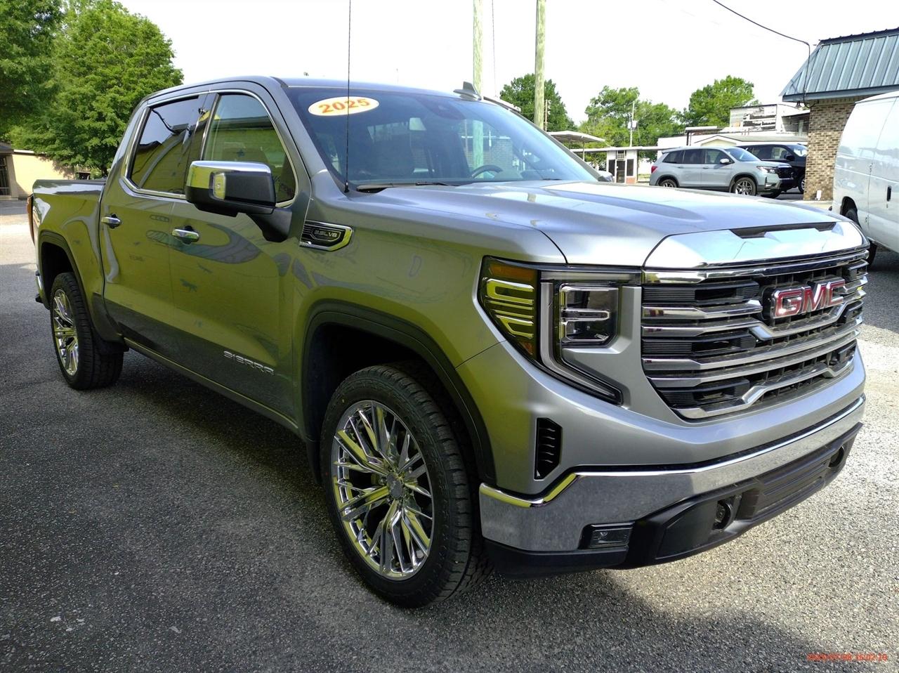 GMC Sierra 1500 2WD Crew Cab 147" SLT 2025
