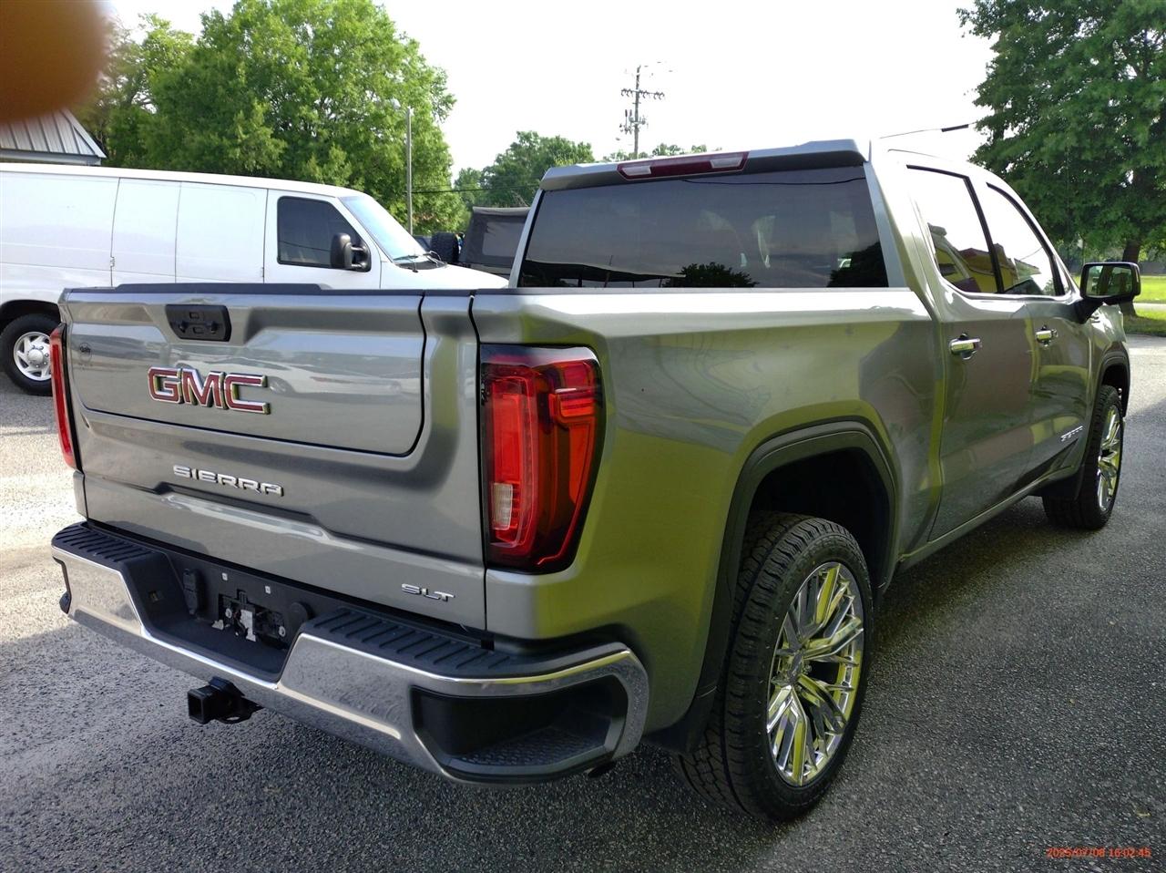 GMC Sierra 1500 2WD Crew Cab 147" SLT 2025
