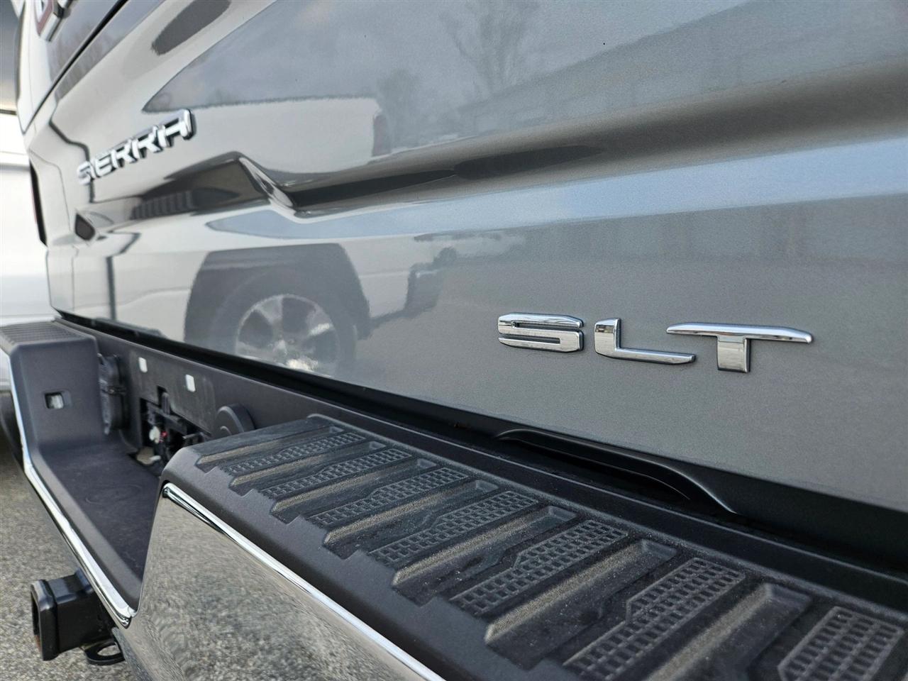 GMC Sierra 1500 2WD Crew Cab 147" SLT 2025