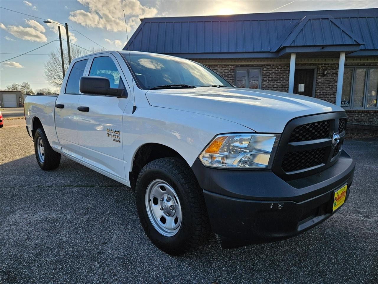 RAM 1500 Classic Tradesman 4x4 Quad Cab 6'4" Box 2022