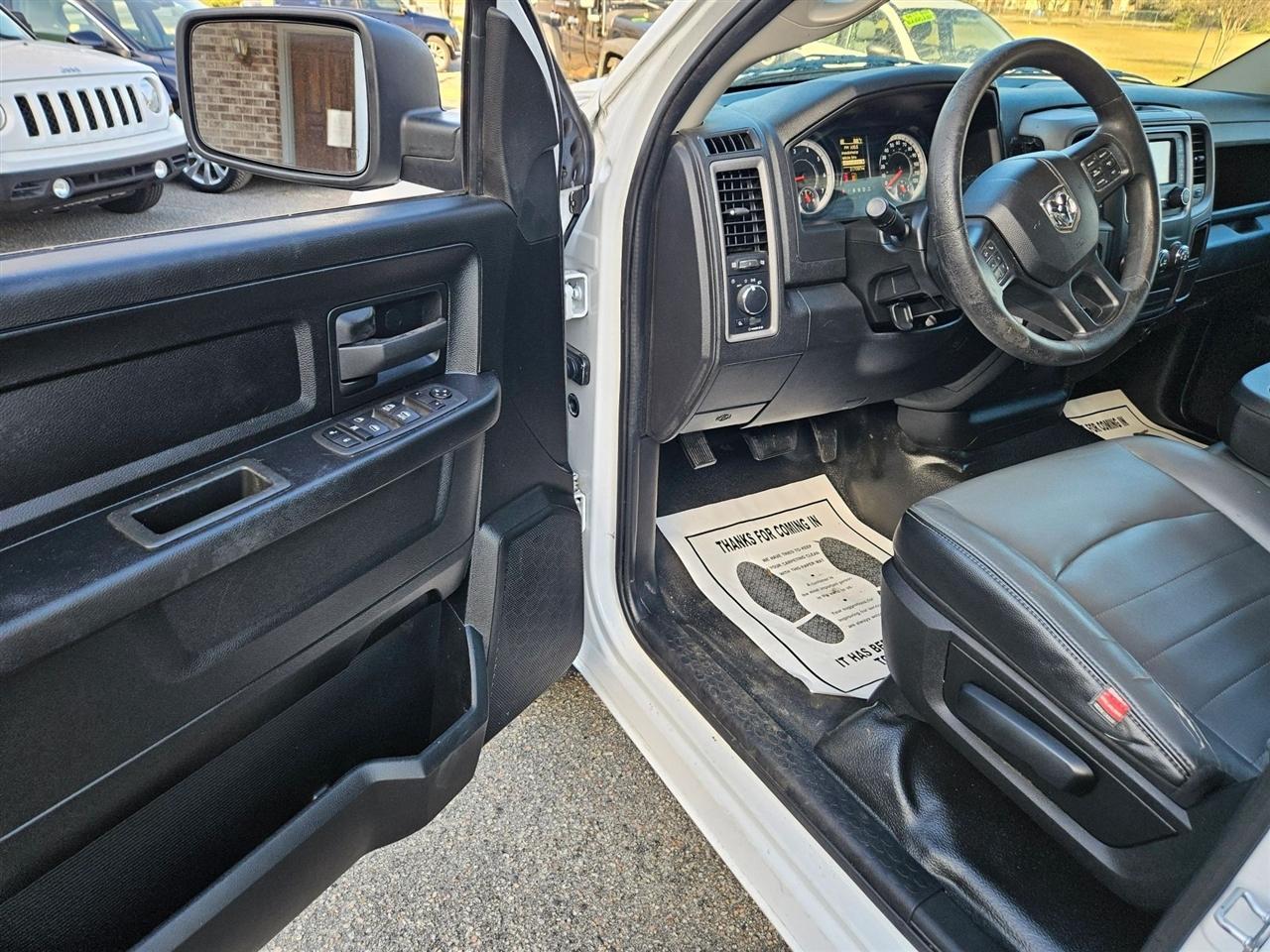 RAM 1500 Classic Tradesman 4x4 Quad Cab 6'4" Box 2022