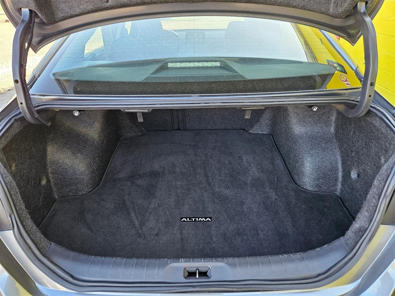 Nissan Altima 2.5 SV Sedan 2024