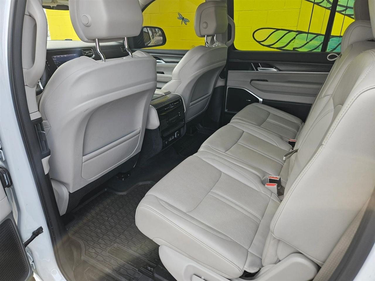 Jeep Wagoneer Series II 4x2 2024