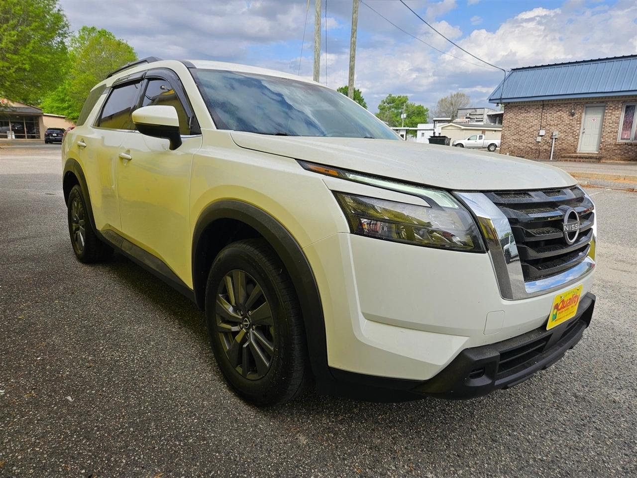 Nissan Pathfinder SV 2WD 2023