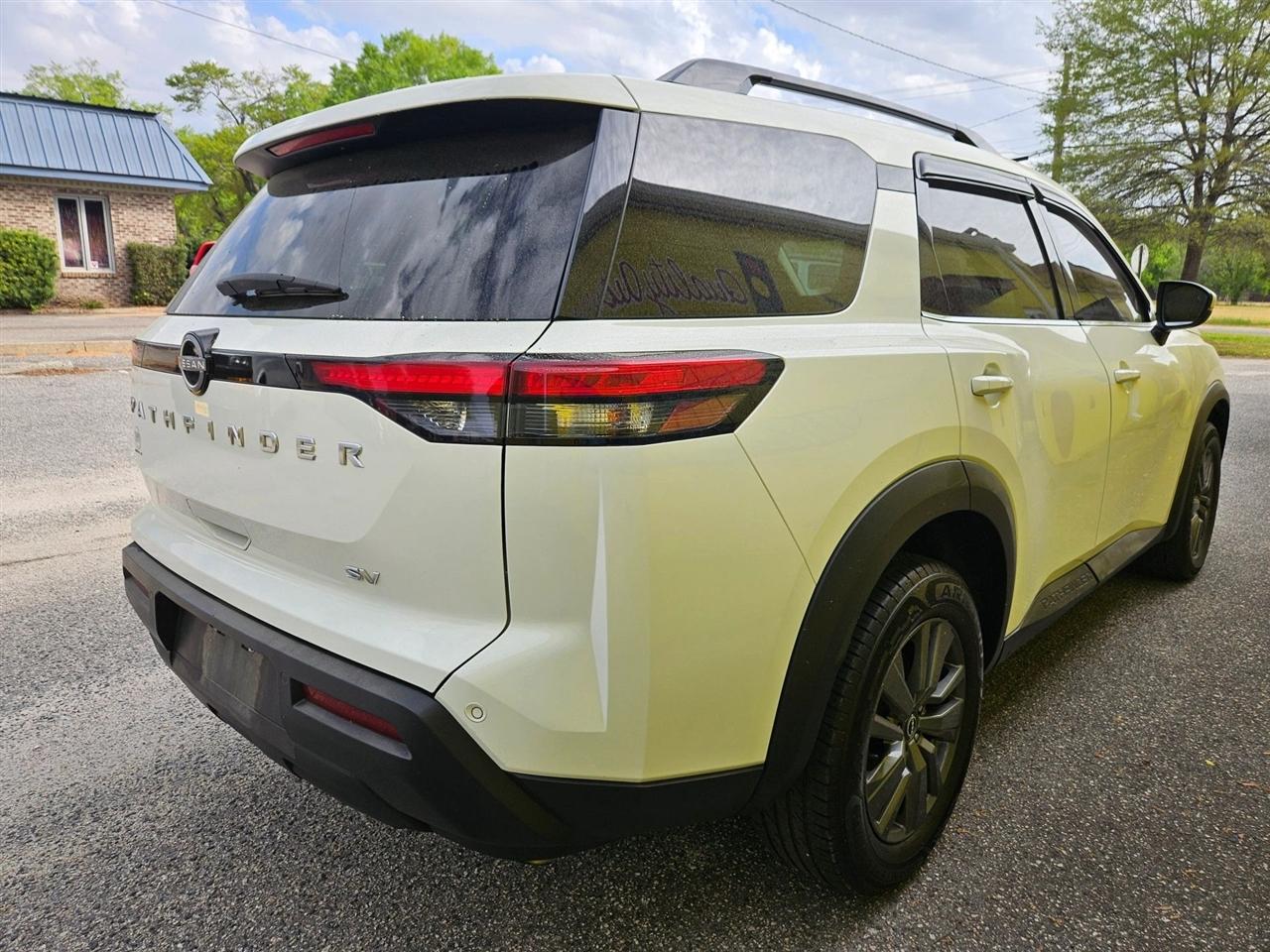 Nissan Pathfinder SV 2WD 2023