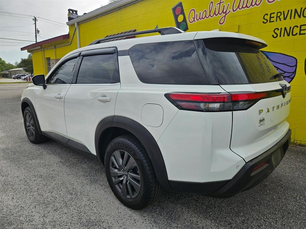 Nissan Pathfinder SV 2WD 2023