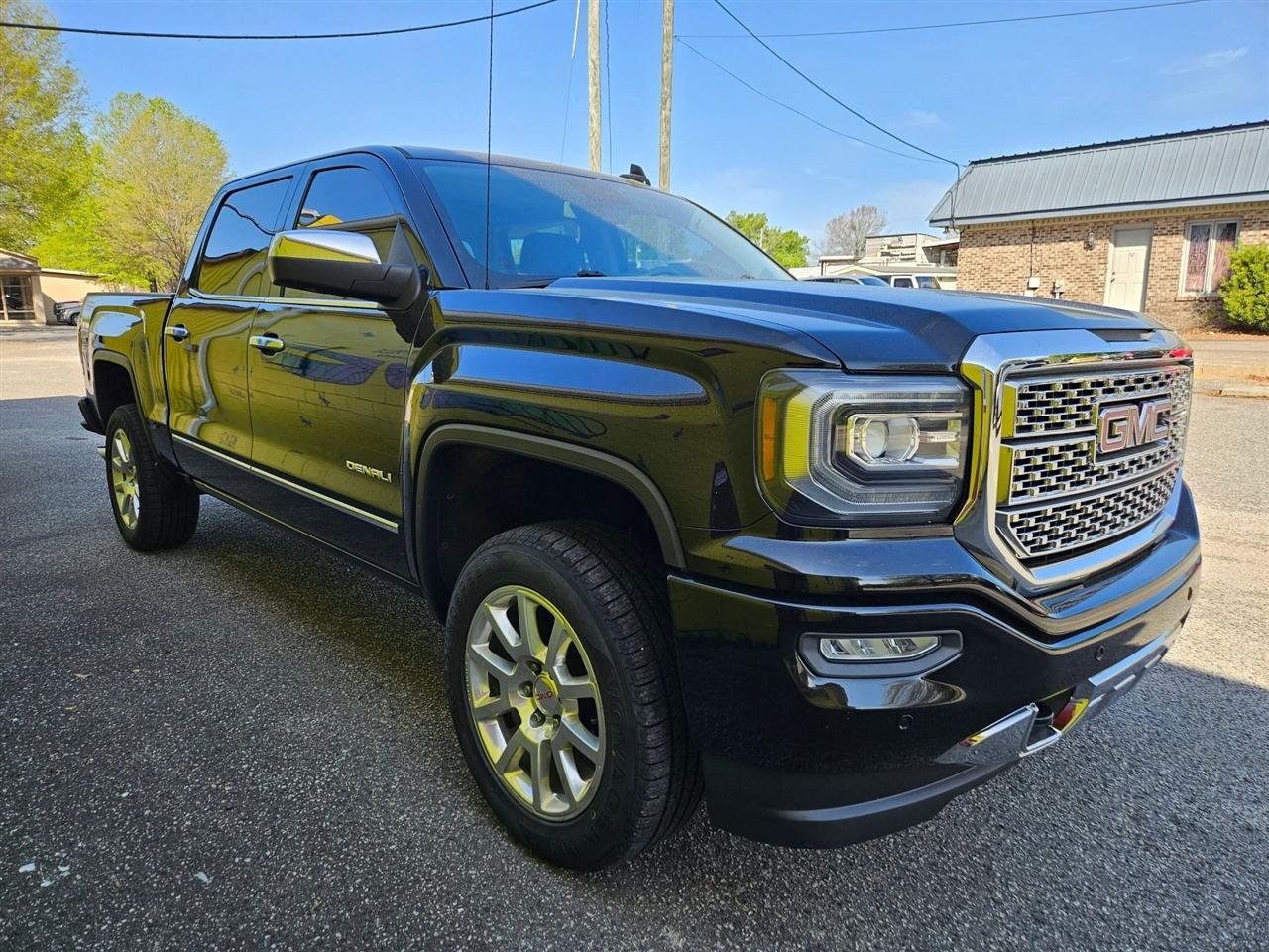 GMC Sierra 1500 4WD Crew Cab 143.5" Denali 2018