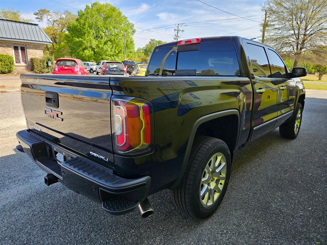 GMC Sierra 1500 4WD Crew Cab 143.5" Denali 2018