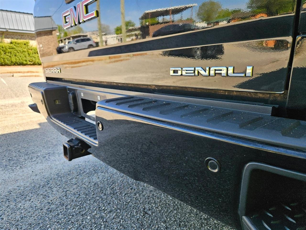 GMC Sierra 1500 4WD Crew Cab 143.5" Denali 2018