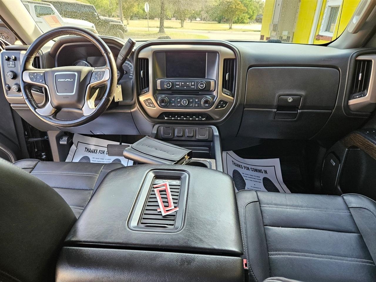 GMC Sierra 1500 4WD Crew Cab 143.5" Denali 2018