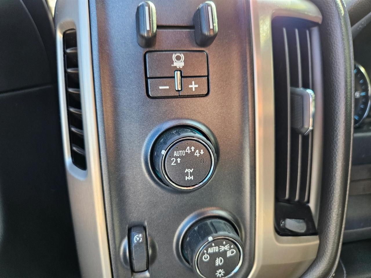 GMC Sierra 1500 4WD Crew Cab 143.5" Denali 2018