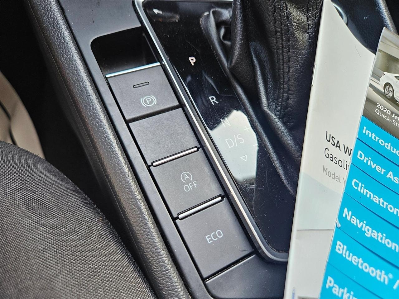 Volkswagen Jetta R-Line Auto w/SULEV 2020