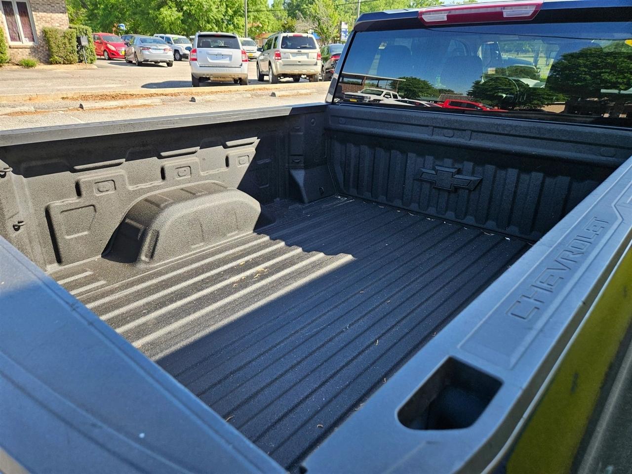 Chevrolet Silverado 1500 2WD Crew Cab 157" LT 2024