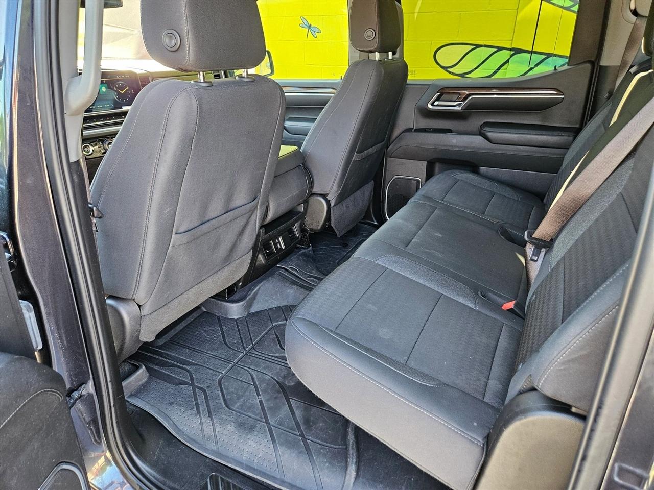 Chevrolet Silverado 1500 2WD Crew Cab 157" LT 2024