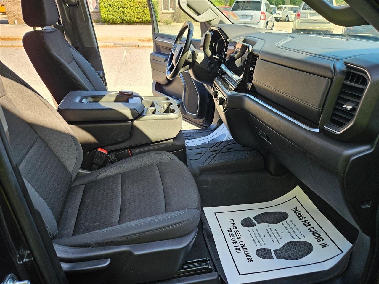 Chevrolet Silverado 1500 2WD Crew Cab 157" LT 2024