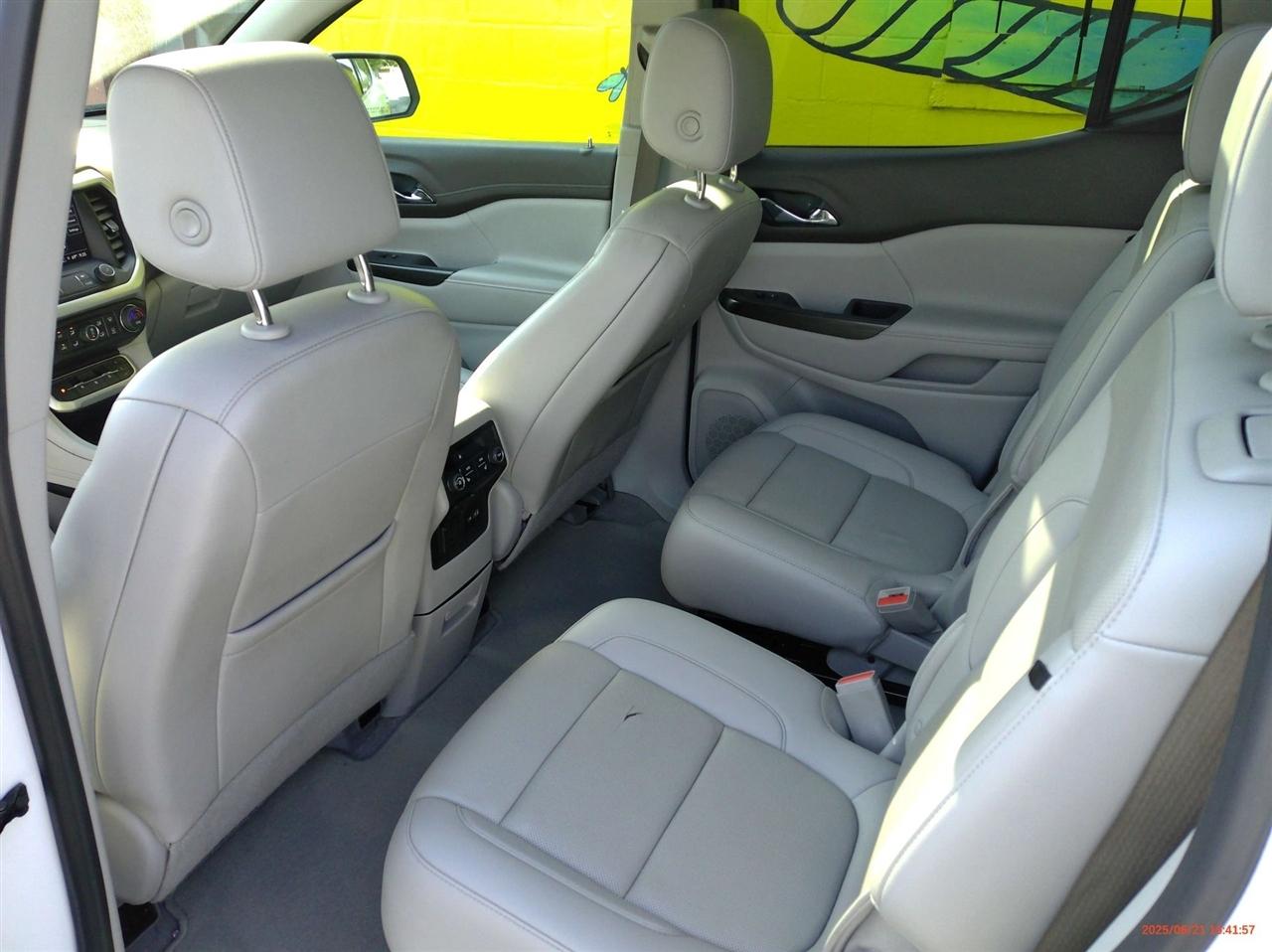 GMC Acadia FWD 4dr SLT 2022