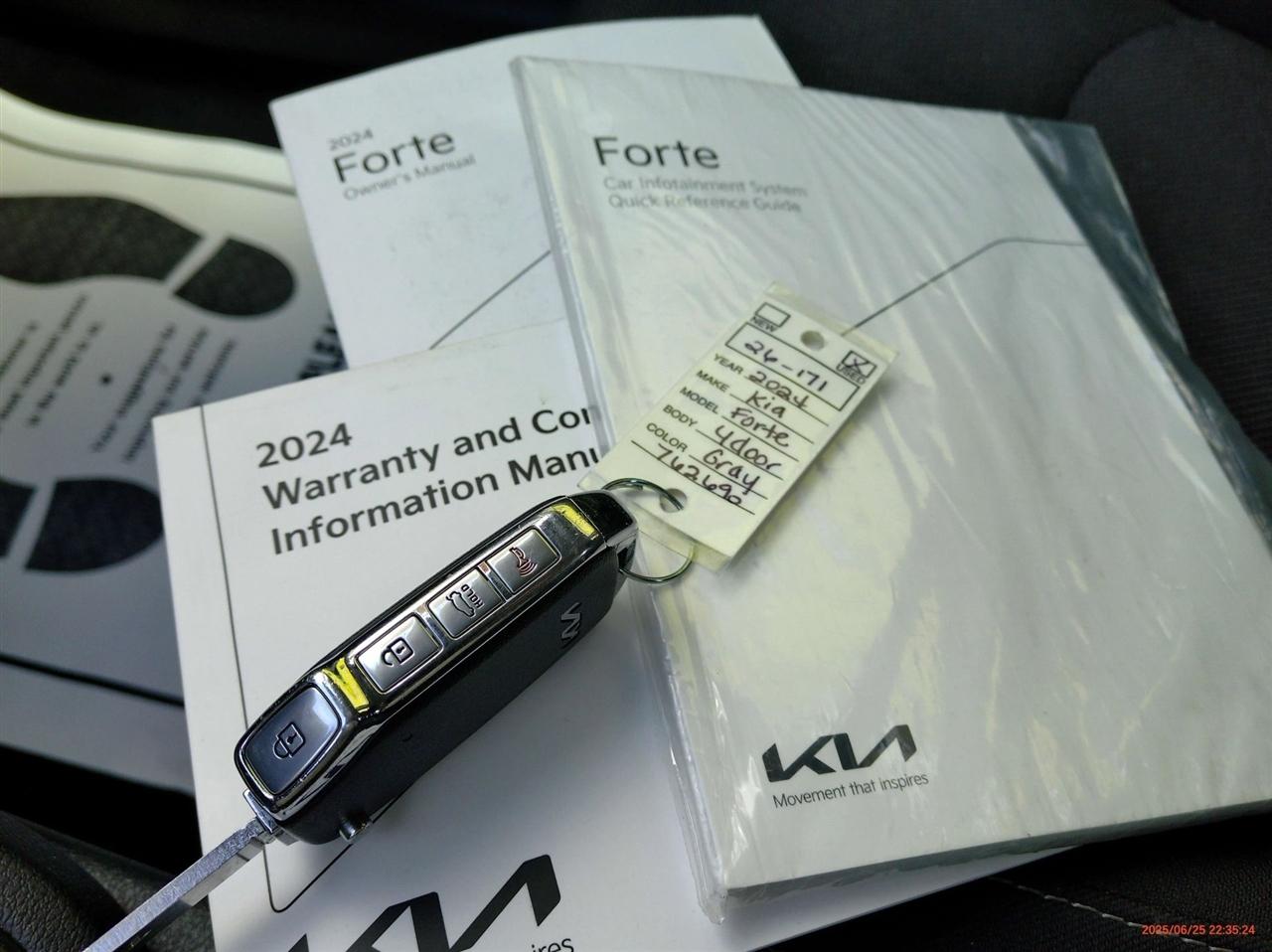 Kia Forte LXS IVT 2024