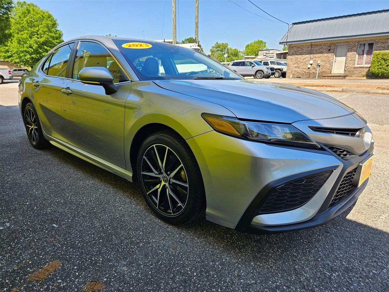 Toyota Camry Hybrid SE Nightshade CVT (Natl) 2023