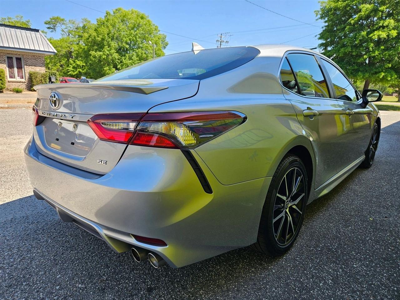 Toyota Camry Hybrid SE Nightshade CVT (Natl) 2023